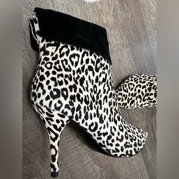 NWOT Marc Fisher Pointed Toe Leopard Calf Hair Fifily Booties - Size 7 - Picture 7 of 10